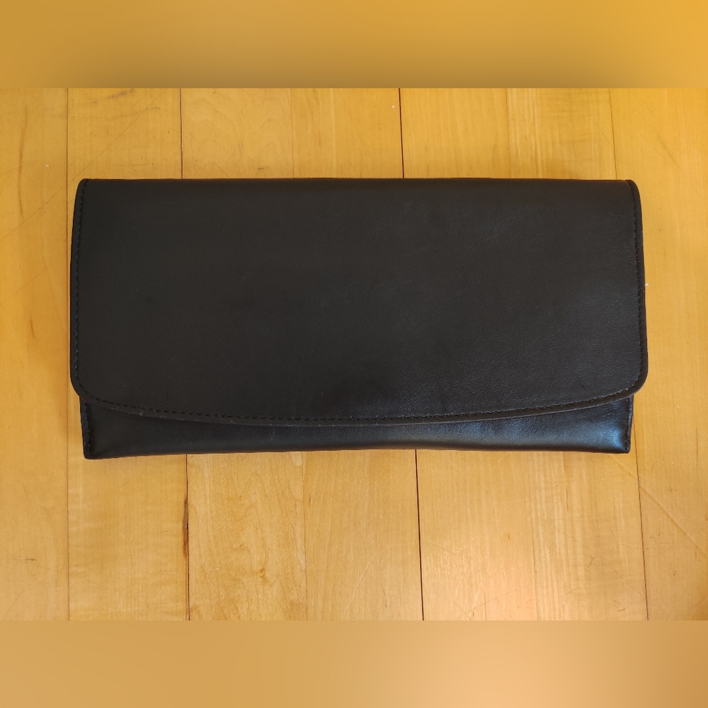 Banana Republic Leather Clutch w/ Detachable Shoulder Chain